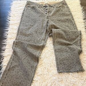 Universal Thread Gray Leopard Print Straight Leg Jeans